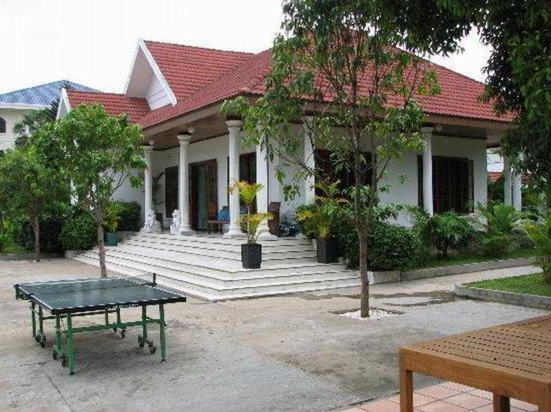 The Kabiki Hotell Phnom Penh Exteriör bild
