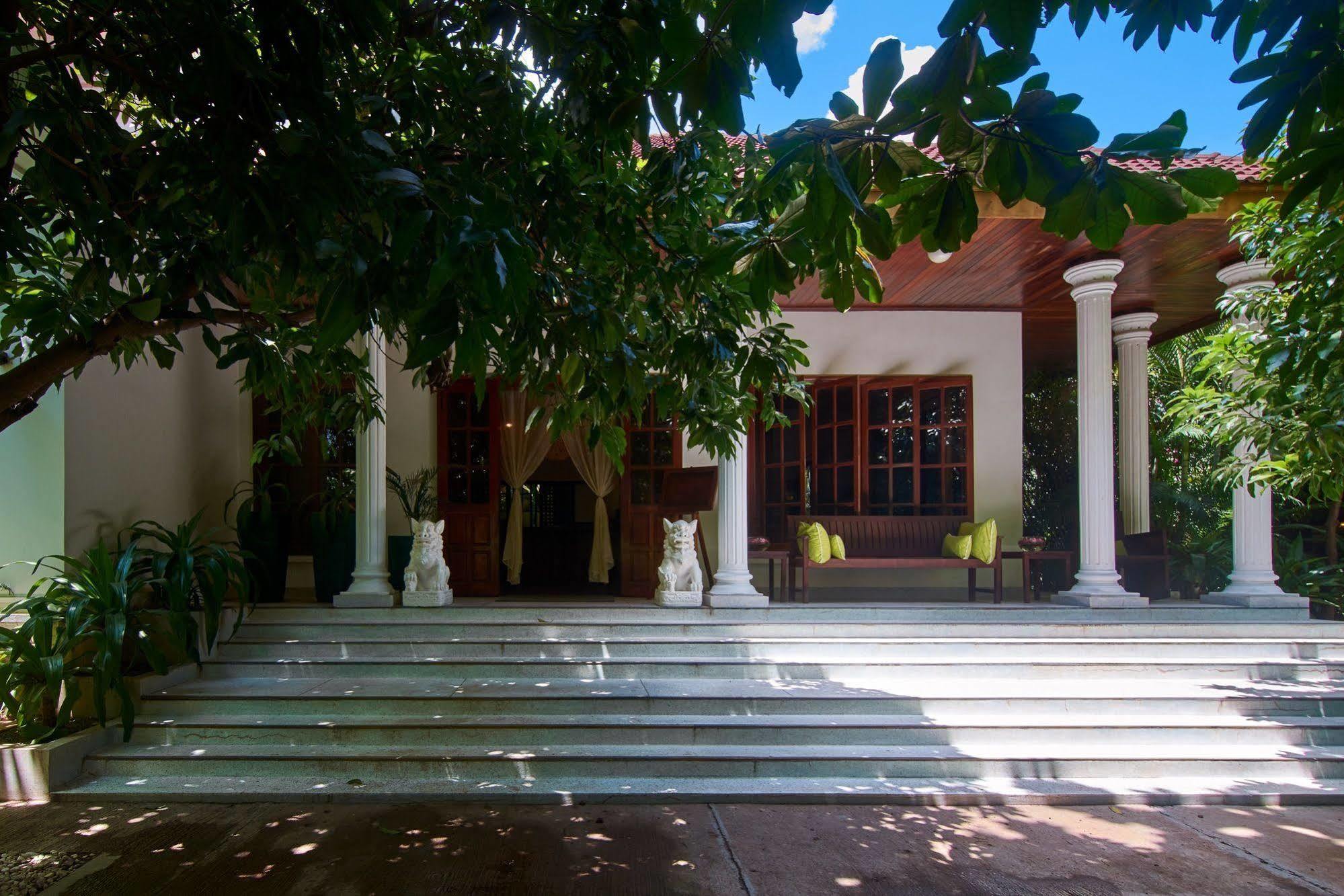 The Kabiki Hotell Phnom Penh Exteriör bild
